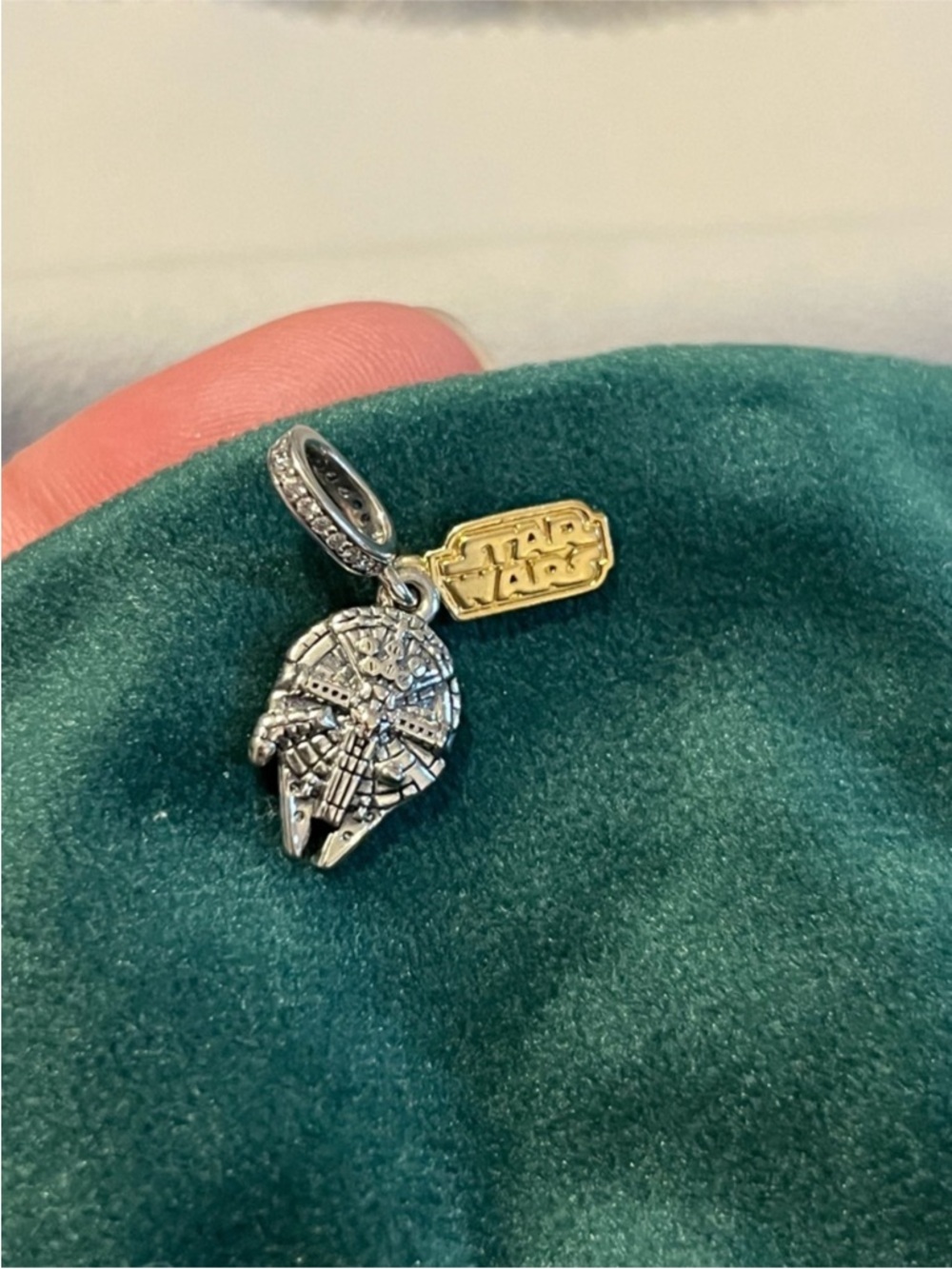 Pandora Star Wars Millennium
Falcon Dangle Charm
Good condition - Picture 5 of 6